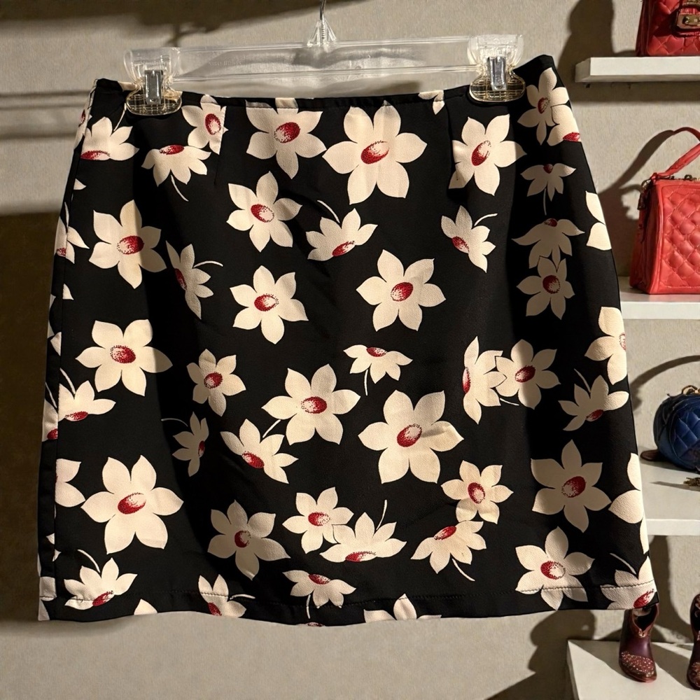 Groovy Girls black floral A-line short‎ skirt Satin lined zip Size L